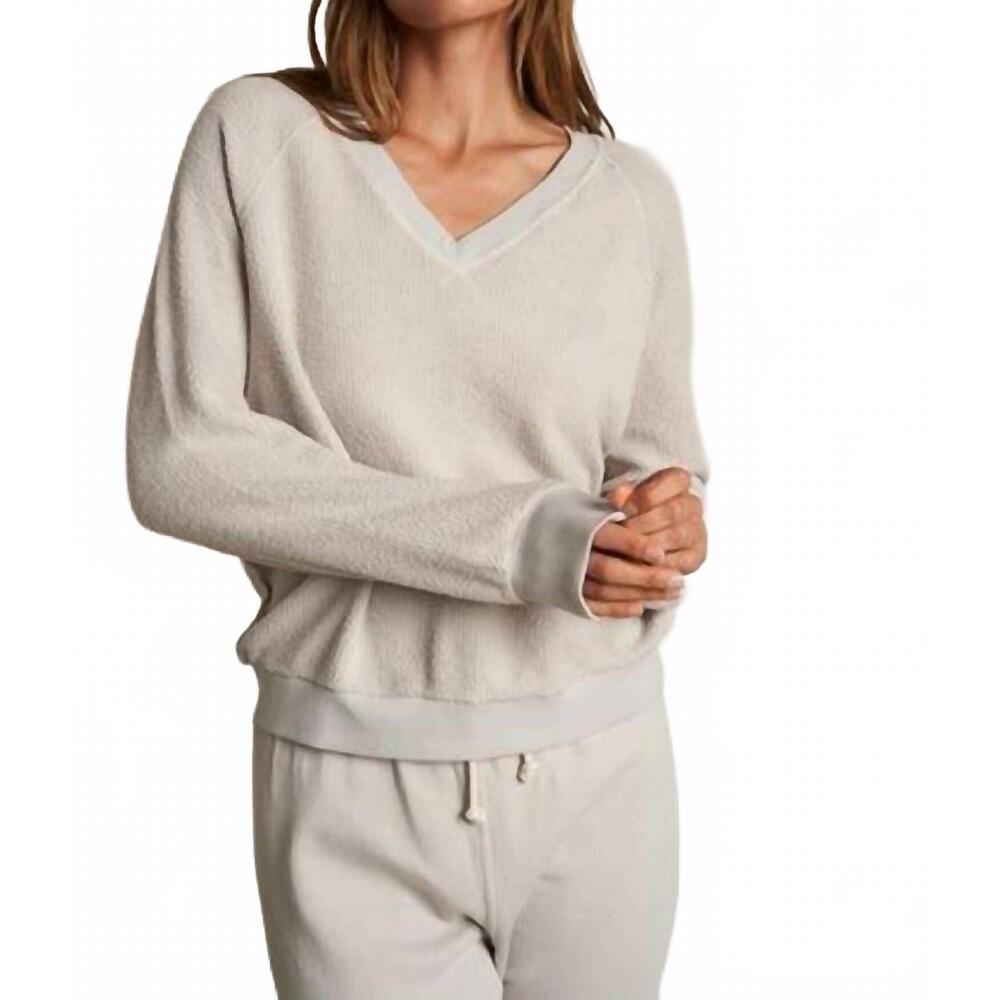 NEW PERFECTWHITETEE zuri reverse fleece v neck sweatshirt in silver - Picture 4 of 5